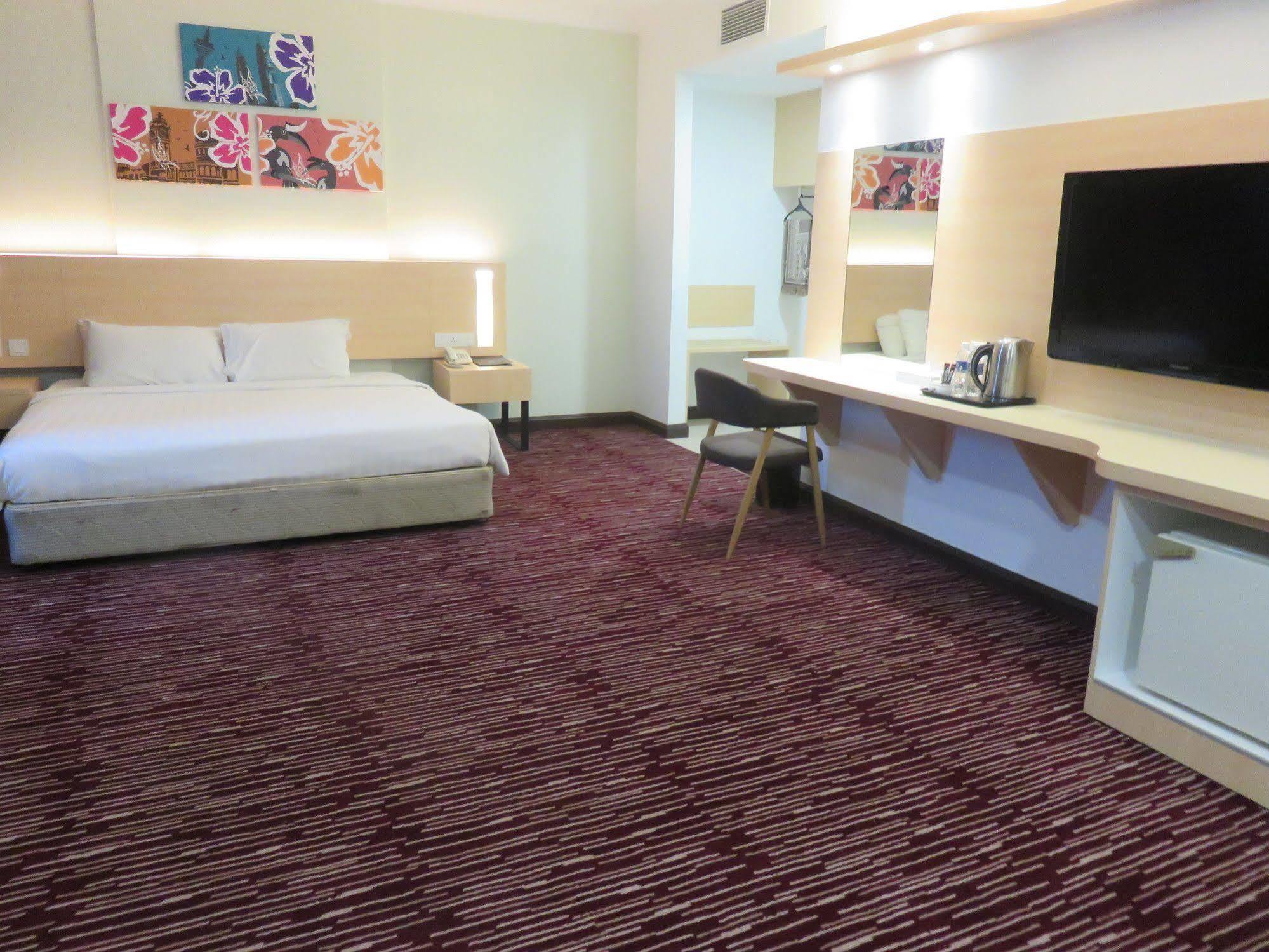 Rhr Hotel Kajang Buitenkant foto
