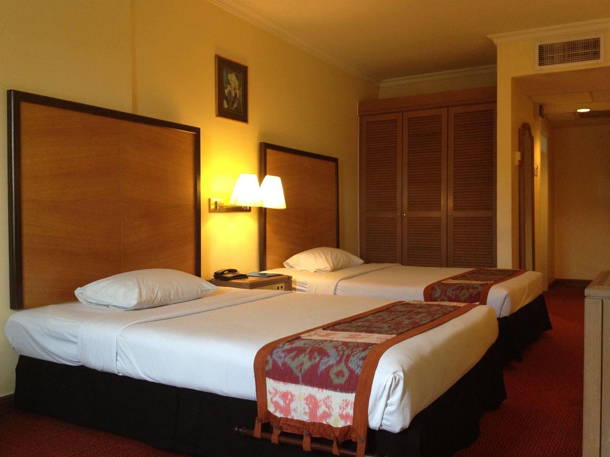 Rhr Hotel Kajang Buitenkant foto